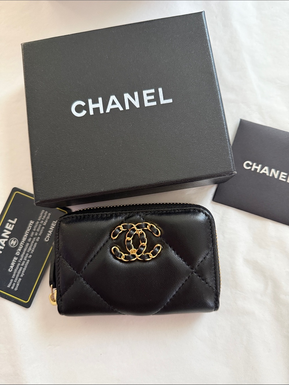 GWP  Black Quilted Leather Zip Card Holder with Gold Chain